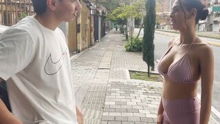 FOLLANDO LA CARA DE UNA ACTRIZ PORNO EN LA CALLE  Alicia Trece